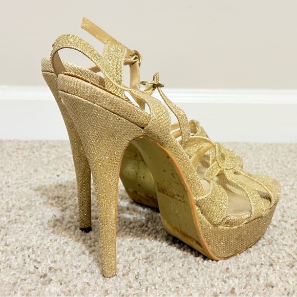 Elegant Gold Strappy Women's Sandals - Picture 7 of 8